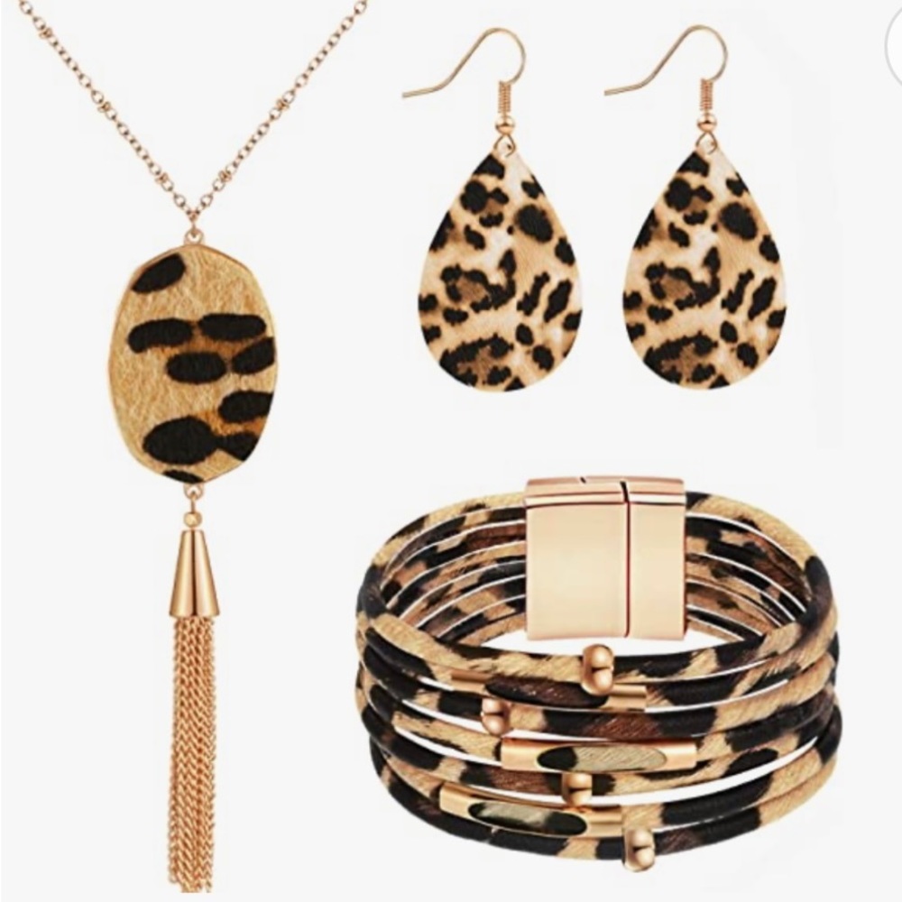 Leopard jewelry set.